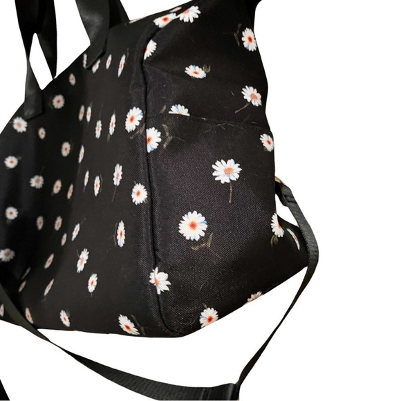 ALICE AND OLIVIA Daisy Print Overnighter Duffle Bag - Picture 6 of 13